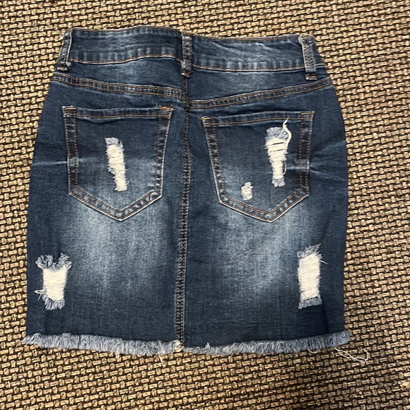 Jean skirt size small never worn - Picture 2 of 4